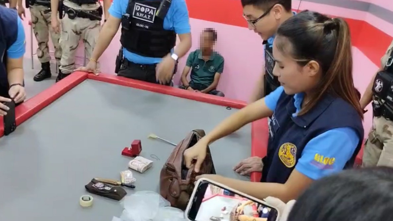 ทลายบ่อนดินแดง โฉ่กลางตลาด ปค.ยกทีมเองรวบ 54 ผีพนัน