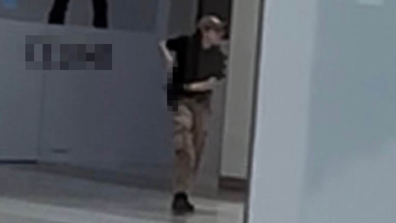 เปิดภาพคาดเป็น "คนร้าย" ก่อเหตุยิงปืนในห้างพารากอน มีคนได้รับบาดเจ็บ