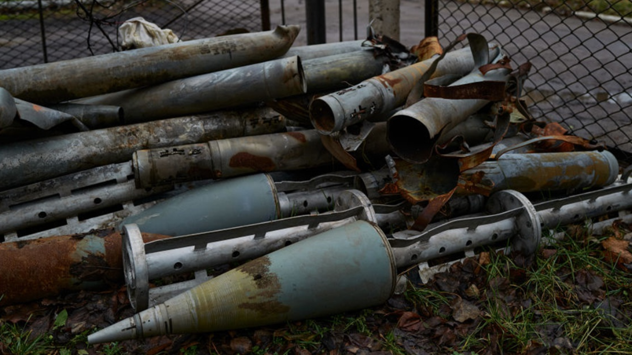 รัสเซียประณาม ยูเครนยิง "คลัสเตอร์บอมบ์" โจมตีหมู่บ้านริมชายแดน 