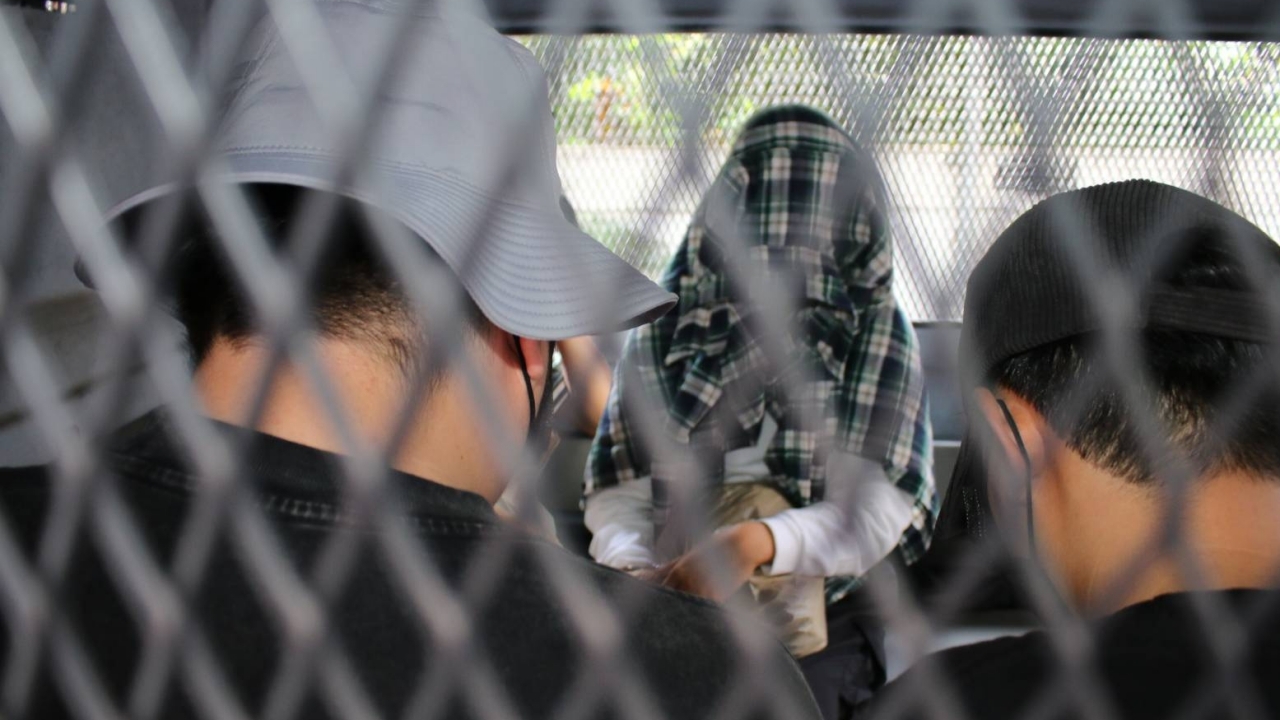 นอนคุก ศาลไม่ให้ประกัน แก๊งขายปืน-เครื่องกระสุนให้เด็ก 14 กราดยิงพารากอน