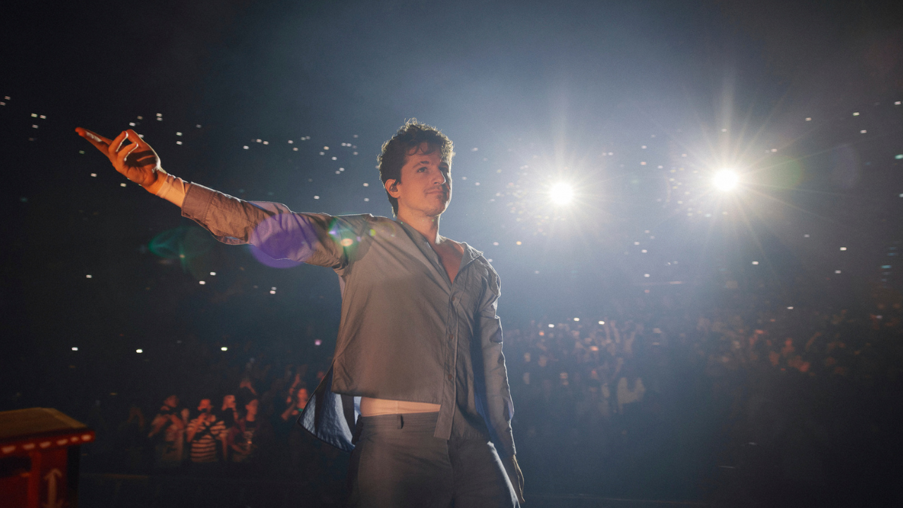 แฟนชาวไทยฝ่ารถติด ฉลองวันศุกร์สนุกสุดเหวี่ยงไปกับ “ชาร์ลี พุท”