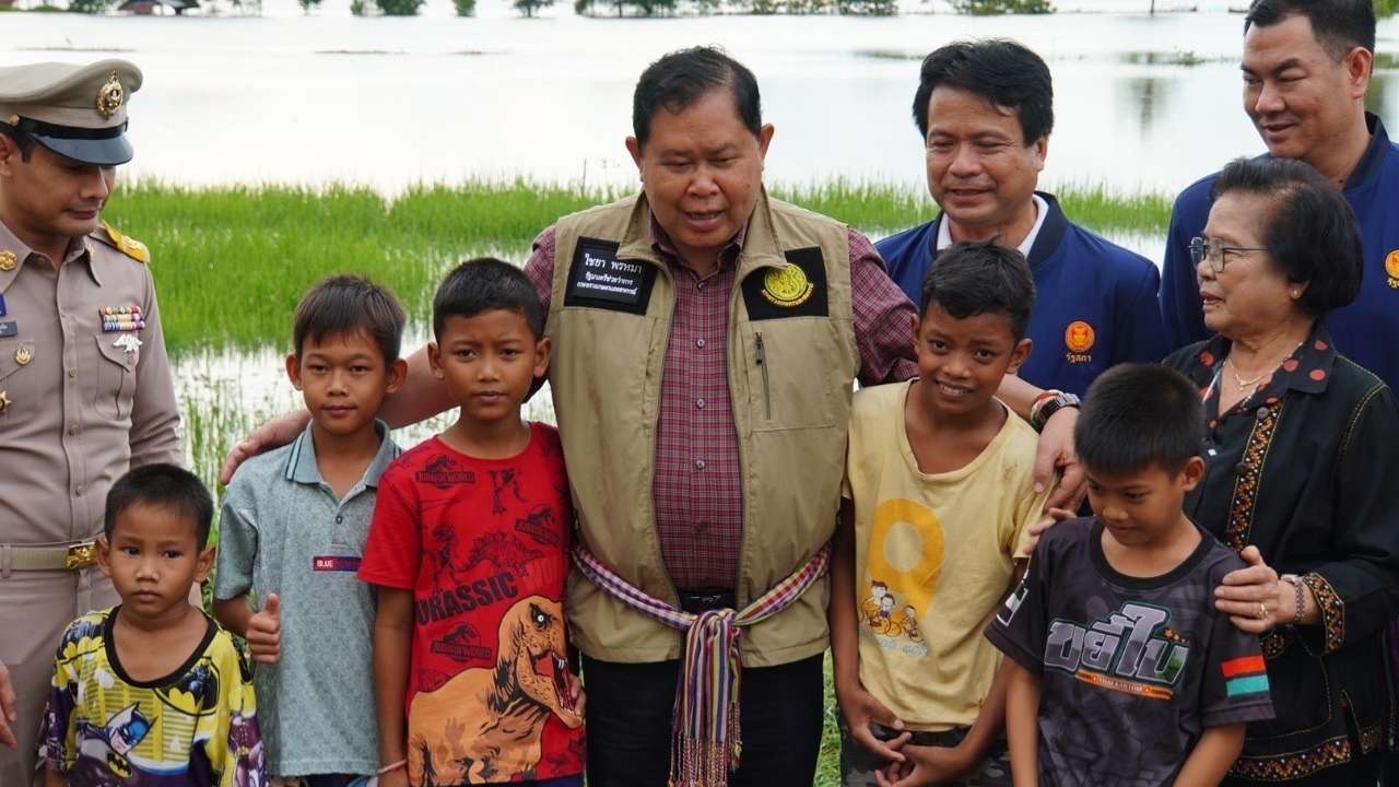 "ไชยา" ลุยกาฬสินธุ์ตรวจน้ำท่วม กดปุ่มประตูพร่องน้ำ กู้วิกฤติเขื่อนล้น