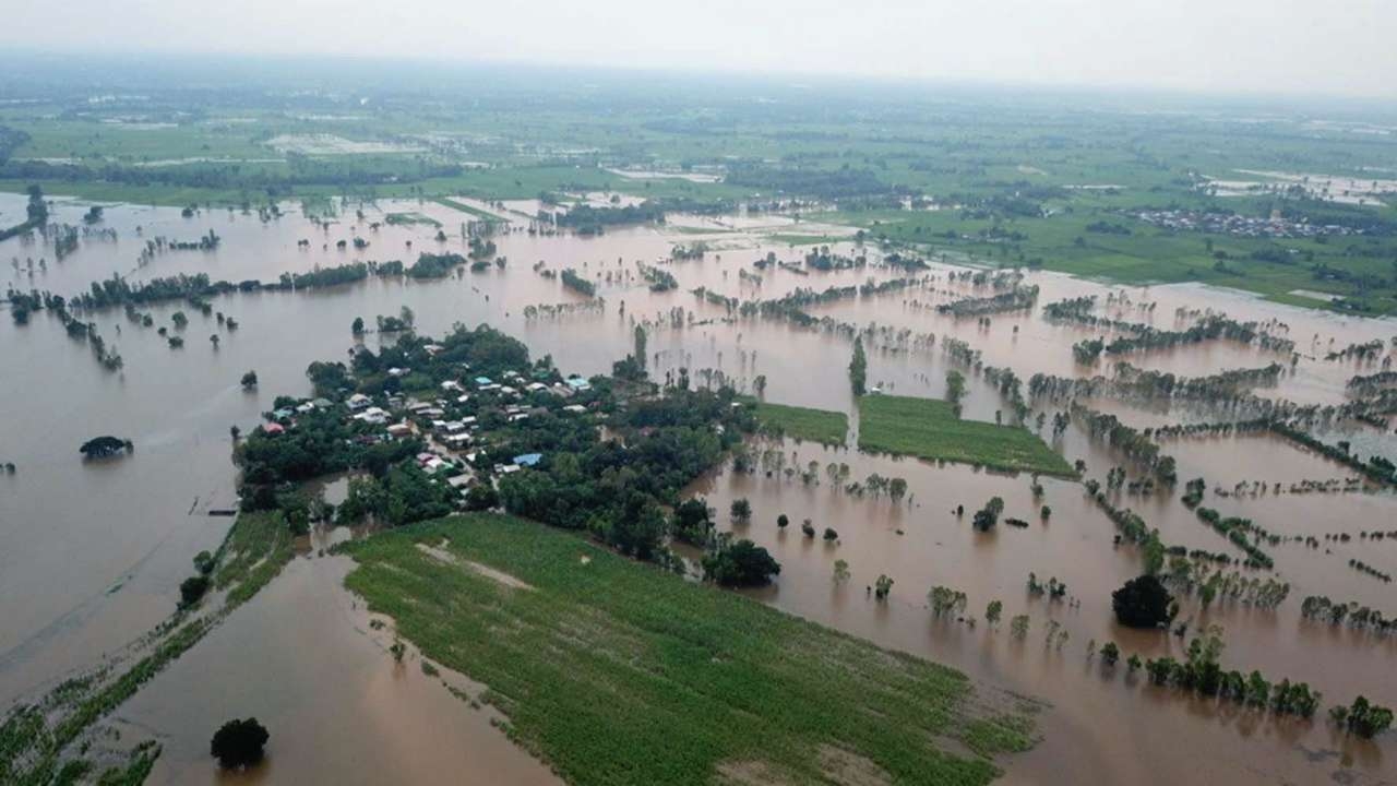 สภาพอากาศ ไทยยังฝนชุก เหนือระวังน้ำไหลหลาก คนกรุงฝนเริ่มลดระดับ