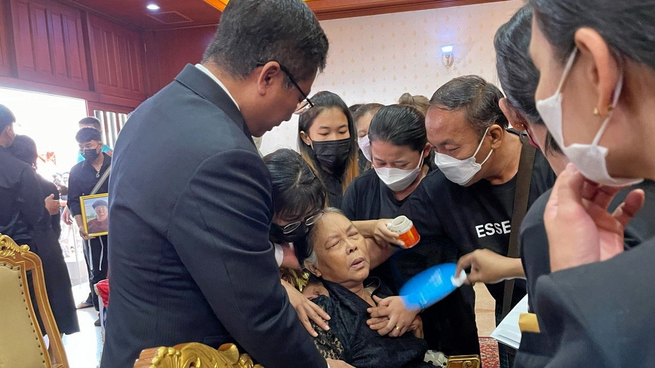 แม่เศร้าลมจับ เผาศพพม่า กรมสุขภาพจิตเยียวยา "เหยื่อ"