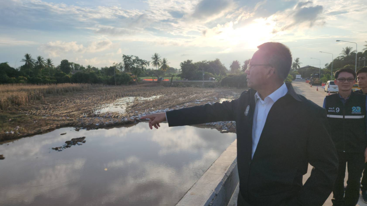 "สมศักดิ์" บินด่วนดูน้ำท่วมสุโขทัย ย้ำนายกฯ ให้ความสำคัญ-เร่งเยียวยา