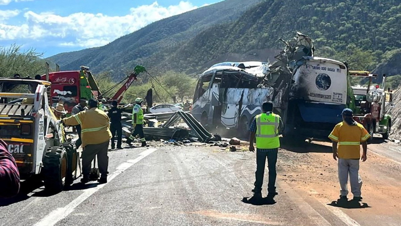 รถบัสบรรทุกผู้อพยพพลิกคว่ำในเม็กซิโกดับอย่างน้อย 18 ศพ