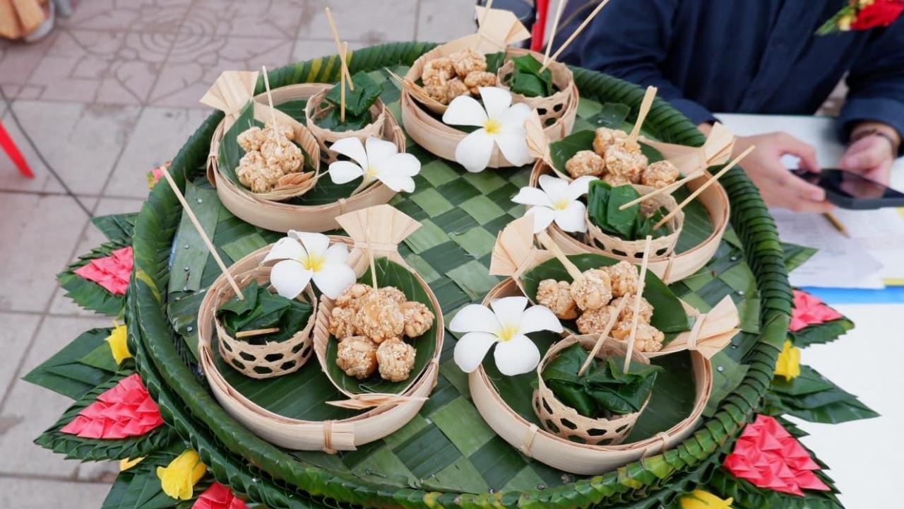 อ.ไทรงาม แชมป์กวนกระยาสารทอร่อย อ.บึงสามัคคี ได้ลีลาดี งานสารทไทยฯ กำแพงเพชร 66