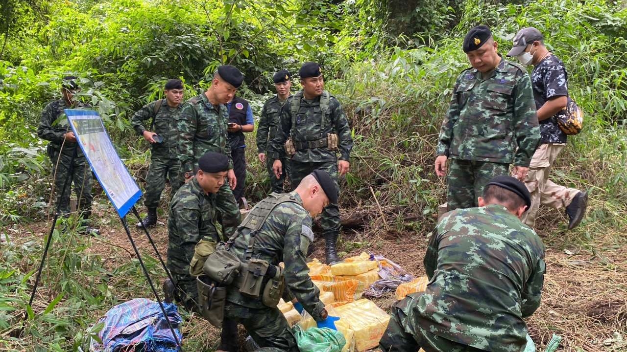 แก๊งค้ายาเหิมสู้ ปะทะ ฉก.ทัพเจ้าตาก ชายแดนแม่สาย ยึดยาบ้า 5 แสนเม็ด