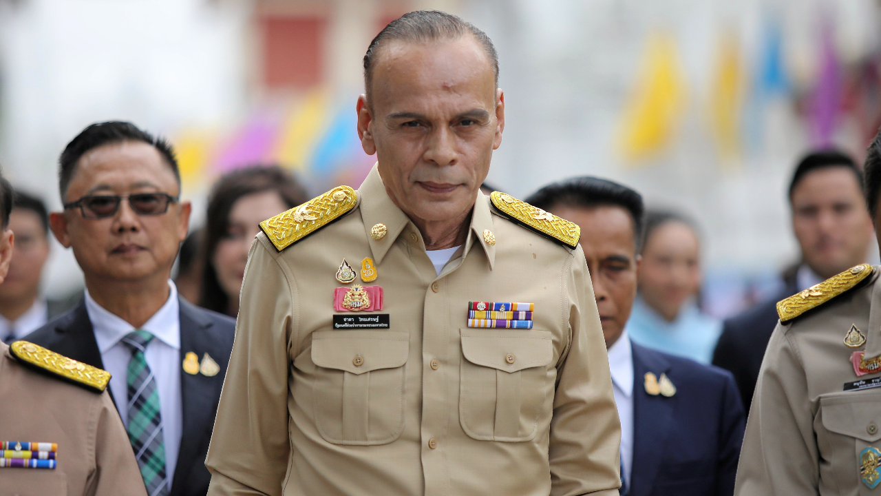 “ชาดา” เร่งปราบมาเฟีย สีแดง-เหลือง ไม่หวั่น ป.ป.ช.สอบ “ปืน” 23 กระบอก