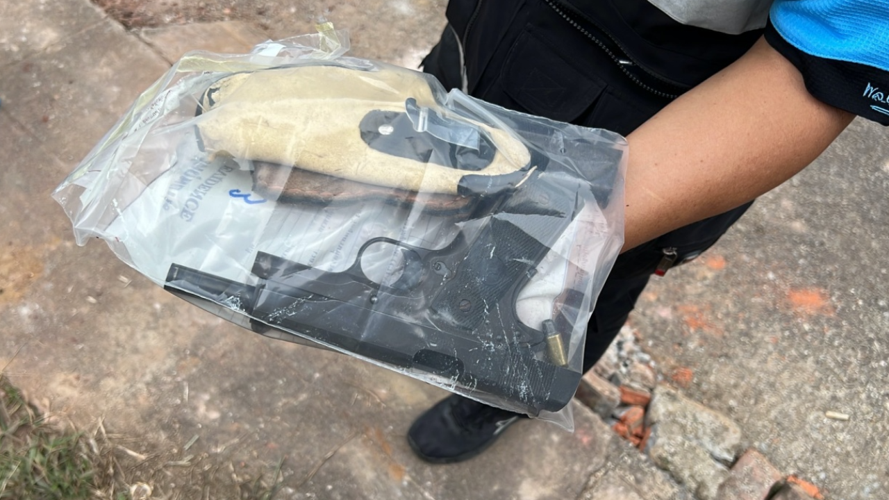 เด็กชายม.2 วัย 14 ขโมยปืน 11 มม.ของตาพกมาโชว์เพื่อน ลั่นใส่อกดับ 1  