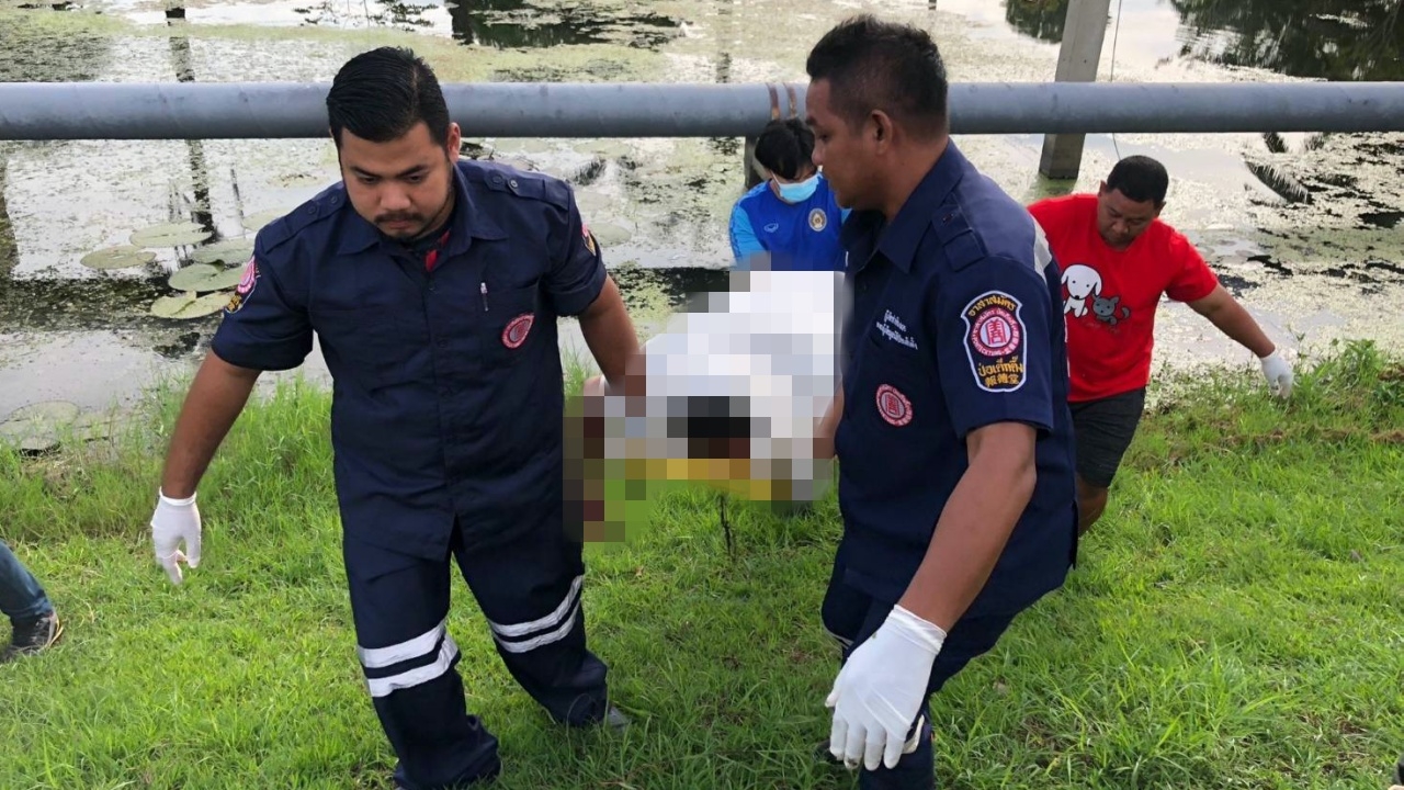 พบศพ พ.อ. ดับไม่ทราบสาเหตุ เจอร่างในคูน้ำหน้าค่ายทหาร 