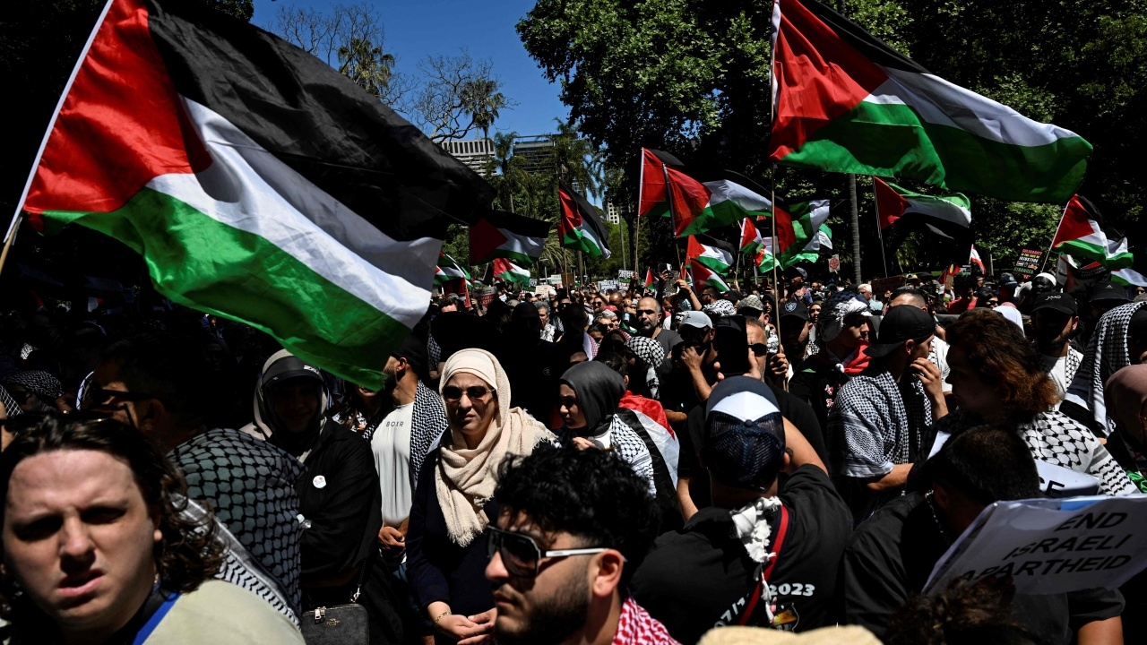 ผู้คนสงสารปาเลสไตน์ ประท้วงในอังกฤษ สหรัฐฯ ซิดนีย์ วอนอิสราเอลหยุดโจมตีกาซา
