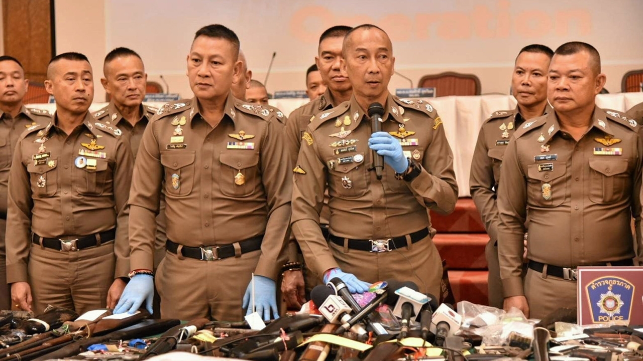 ปฏิบัติการกวาดล้างปืนเถื่อน "บิ๊กต่อ" สั่งปูพรมทั่วประเทศ ยึดของกลางเพียบ