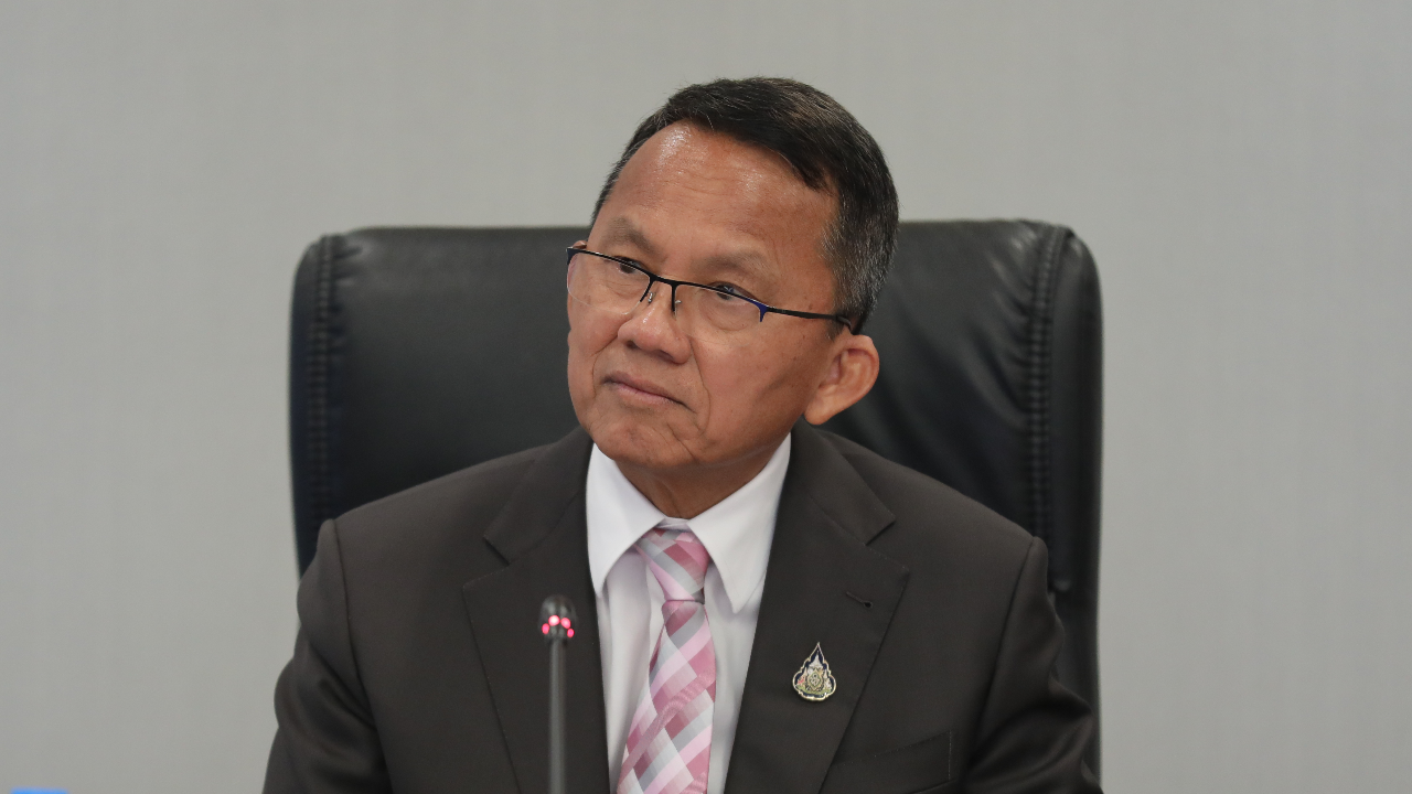 "สมศักดิ์" ถกกองทุนหมู่บ้าน เข้มตัวชี้วัด ทำคนหายจน-ไม่มีหนี้