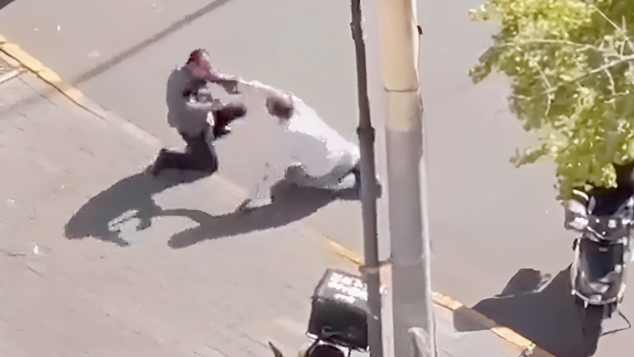 ช็อกกลางกรุงปักกิ่ง จนท.สถานทูตอิสราเอล ถูกคนร้ายกระหน่ำแทงเลือดอาบ (คลิป)