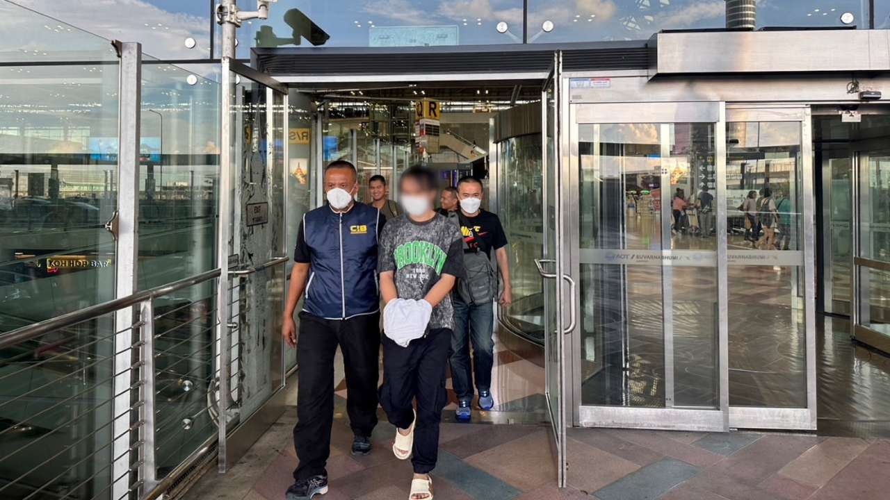 รวบหนุ่มสกุลดังแสบ แอบอ้างสำนักพระราชวังลวงเงินเหยื่อ 15 ราย