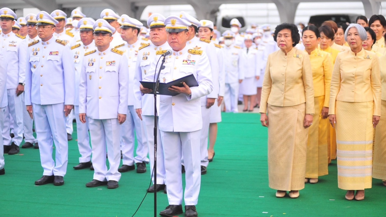 ปลัดมหาดไทย นำคณะ วางพวงมาลา ถวายราชสักการะ เนื่องใน "วันนวมินทรมหาราช"