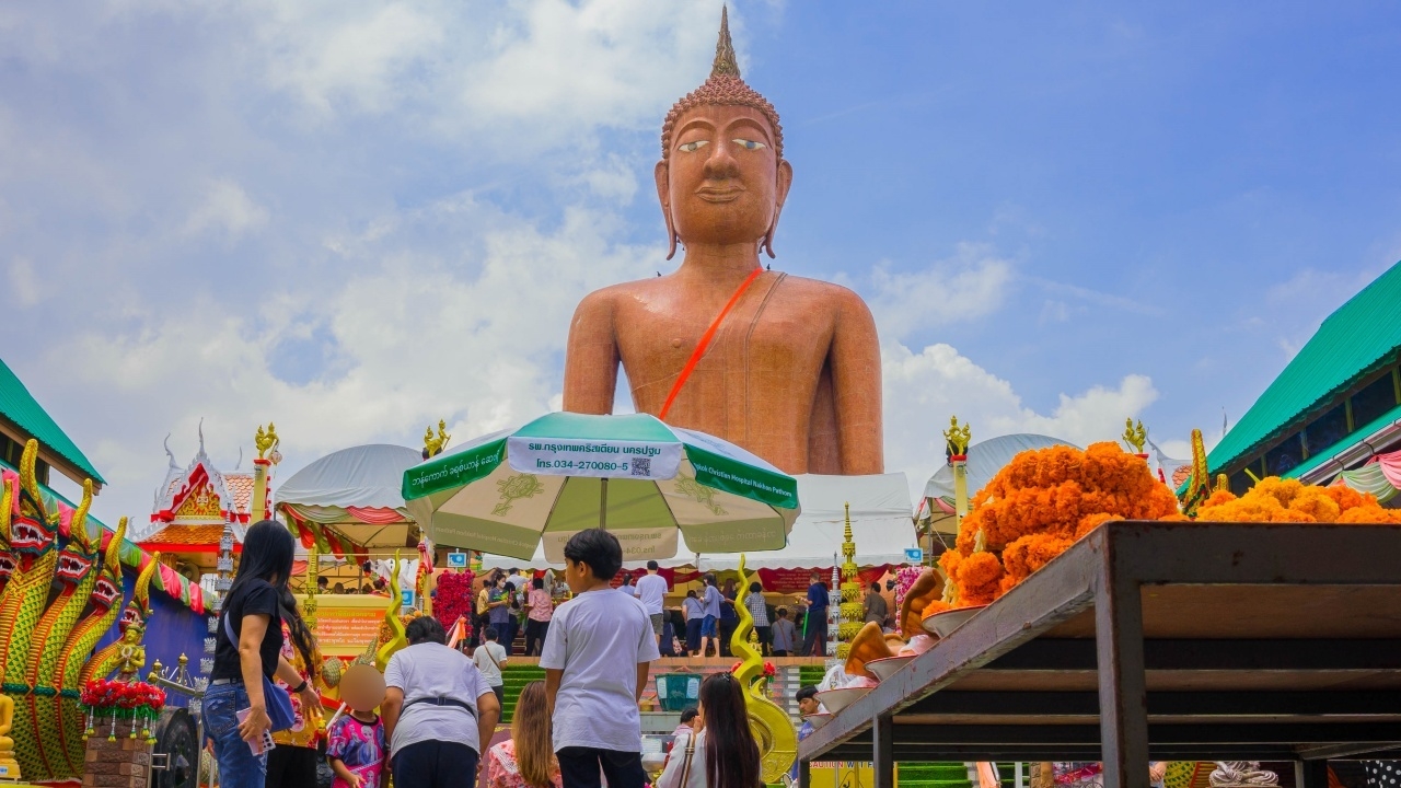 สาวธุรกิจปัง มาแก้บน "หลวงพ่อสมหวัง" ไม่พลาดนำ "เลขเด็ด" หางประทัดกลับไปลุ้น