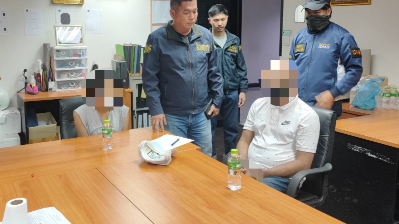 รวบผัวเมียเปิดบัญชีม้าแก๊งคอลฯ ทำไลน์ปลอมอ้างยศ พ.อ.หลอกขายของ