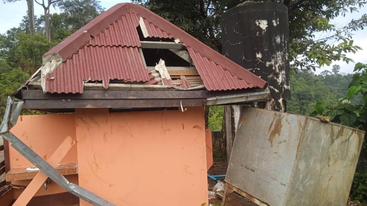 อุทยานฯ ทองผาภูมิ เตือนประชาชนระวัง "ช้างป่า" เดินตามถนน สร้างความเสียหาย