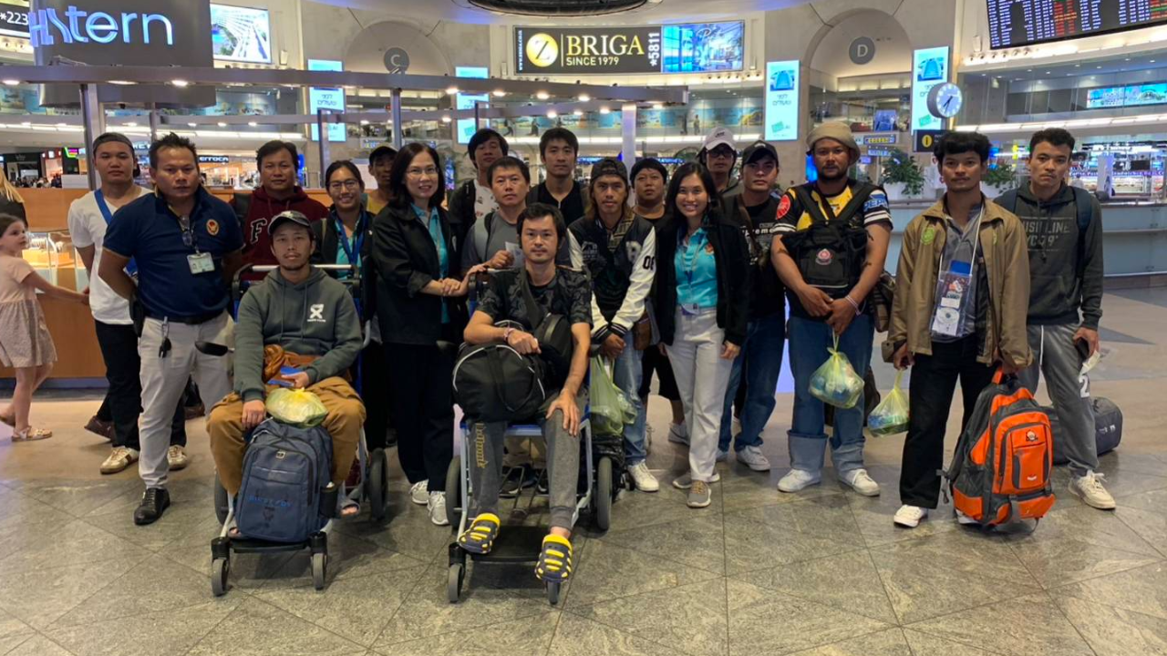 เอกอัครราชทูตฯ ส่ง 15 คนไทยชุดแรกจากอิสราเอล ขึ้นเครื่องบินกลับไทยแล้ว 