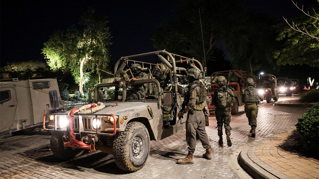 ทหารอิสราเอลบุกช่วยคนไทย 14 ชีวิตกลางสมรภูมิรบ เสบียงเริ่มขาดแคลน (คลิป)