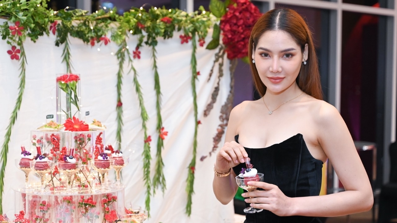 สวยออร่า พรฟ้า ปุณิกา-อาย วราไพรินทร์ นำทัพคนดังดินเนอร์มื้อค่ำสุดพิเศษ
