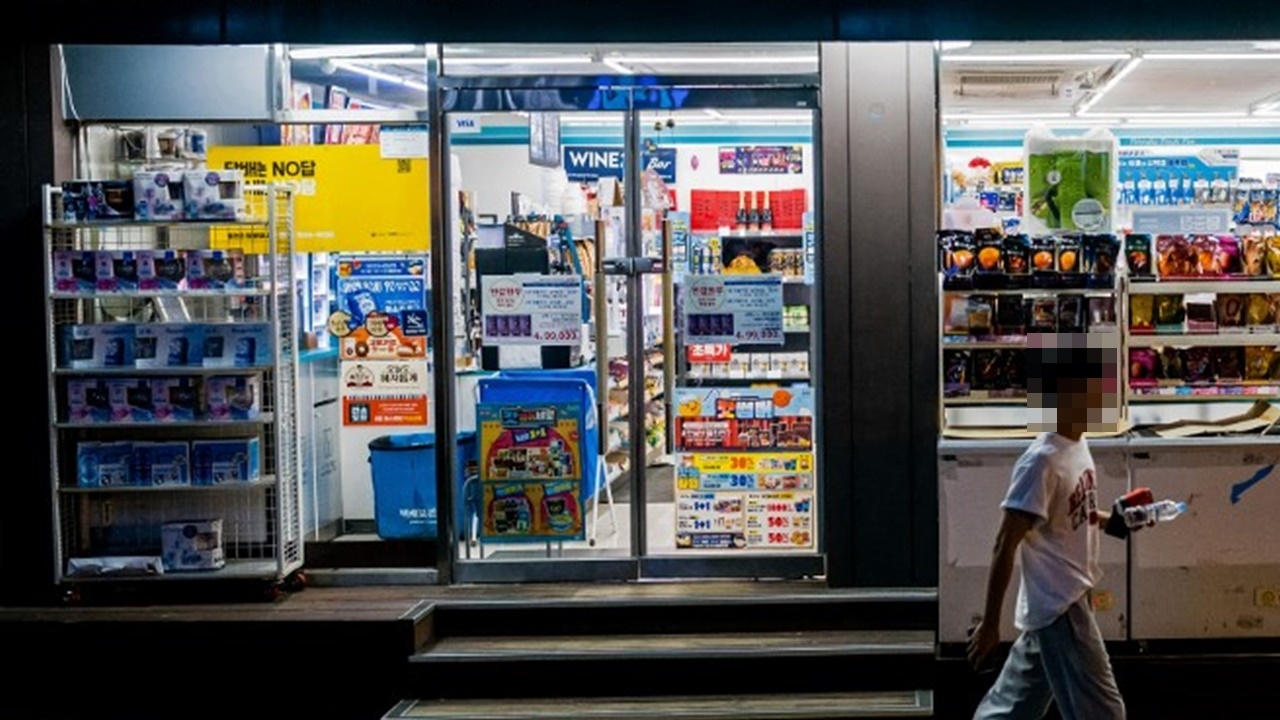 หนุ่มเกาหลีใต้ทำร้าย พนง.ร้านสะดวกซื้อ อ้างนึกว่าเป็นนักสตรีนิยม