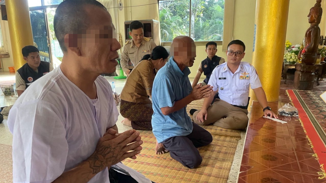 บุกจับสึก เจ้าอาวาสเมาสุรา เจอลูกวัดเสพยาบ้า ทำลับๆ ล่อๆ 