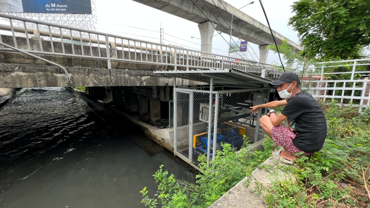 คนบางบัวทองร้อง จุดกลับรถใต้สะพาน น้ำท่วมจนเน่า 