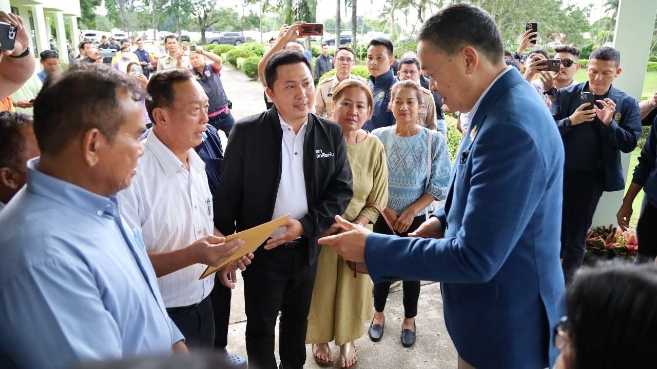 ชาวแสมสารยื่นหนังสือถึงนายกฯ ขอสิทธิมีไฟฟ้าใช้ และแก้ปัญหาความขัดแย้ง