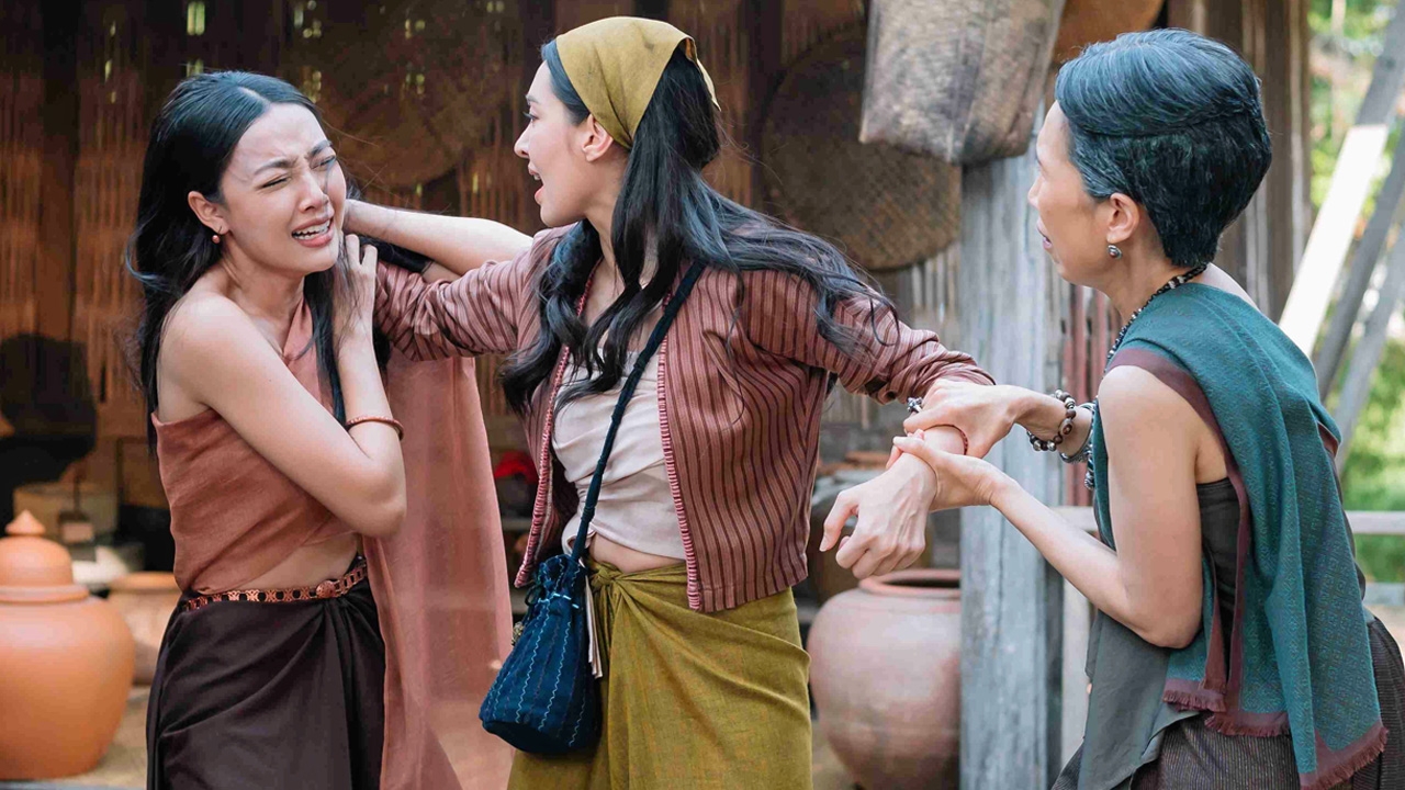 พรหมลิขิต EP.9 "พุดตาน" บุกฟาด "แม่กลิ่น" ถึงเรือน เหตุขโมยสร้อยที่จำนำไว้ไปขาย