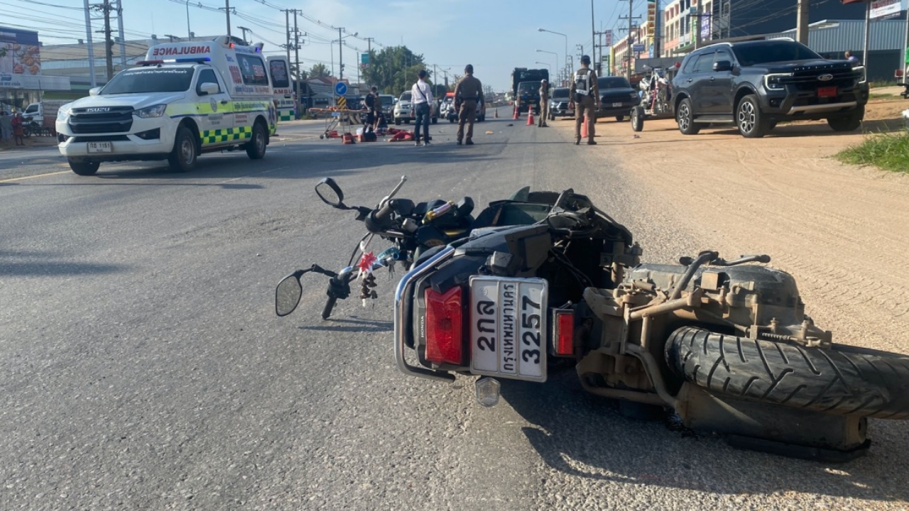 ลุง 65 อ้างถูกตัดหน้า รถเก๋งพุ่งชน จยย.สาวใหญ่สองพี่น้องดับ