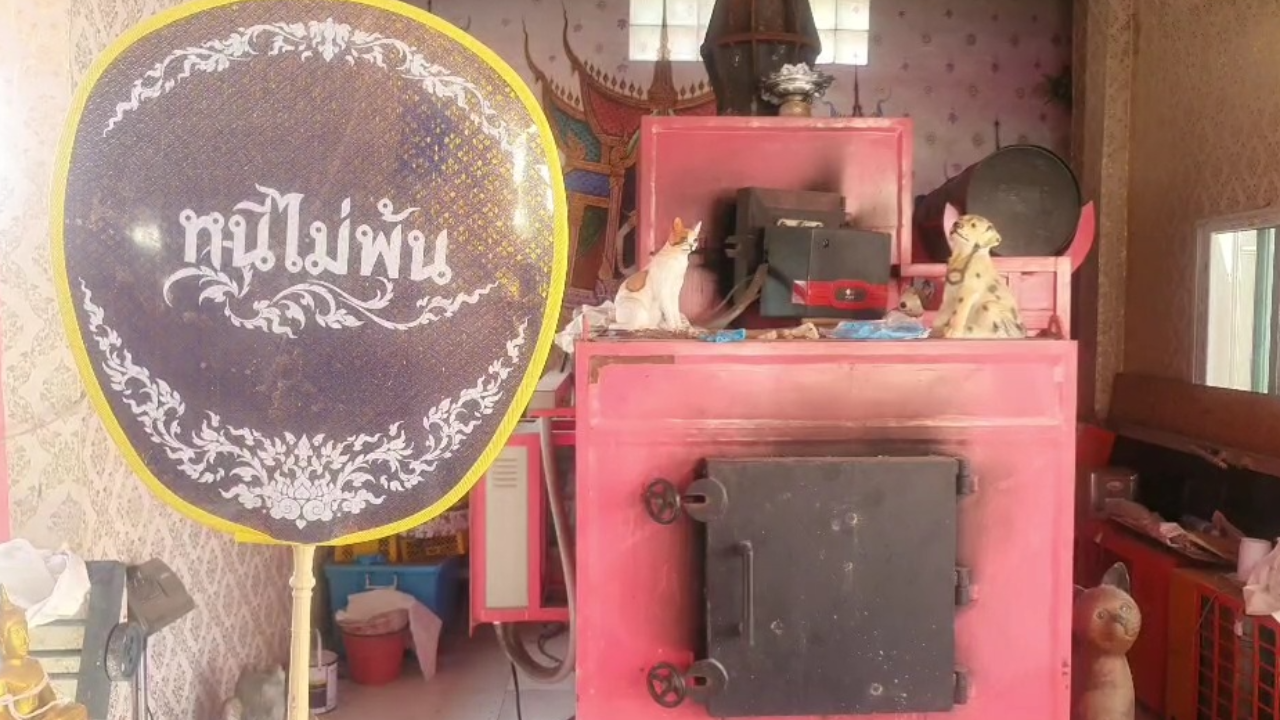 ฮือฮา พระสร้างเมรุเผาสัตว์เลี้ยง สวดอภิธรรม ทอดผ้าบังสุกุล ทำพิธีคล้ายคน