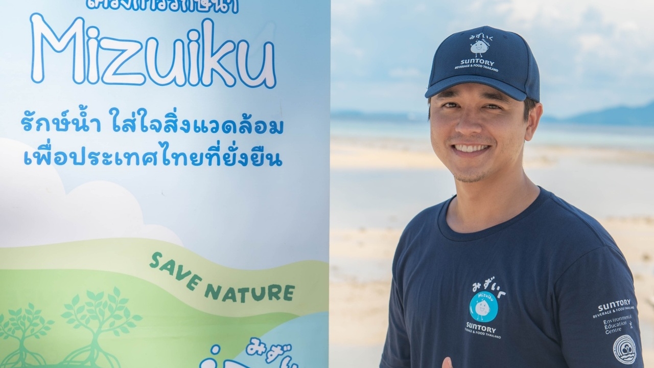 อเล็กซ์ เรนเดลล์ นำทีมเด็กๆ เรียนรู้ธรรมชาติท่ามกลางทะเลสวยที่กระบี่ 