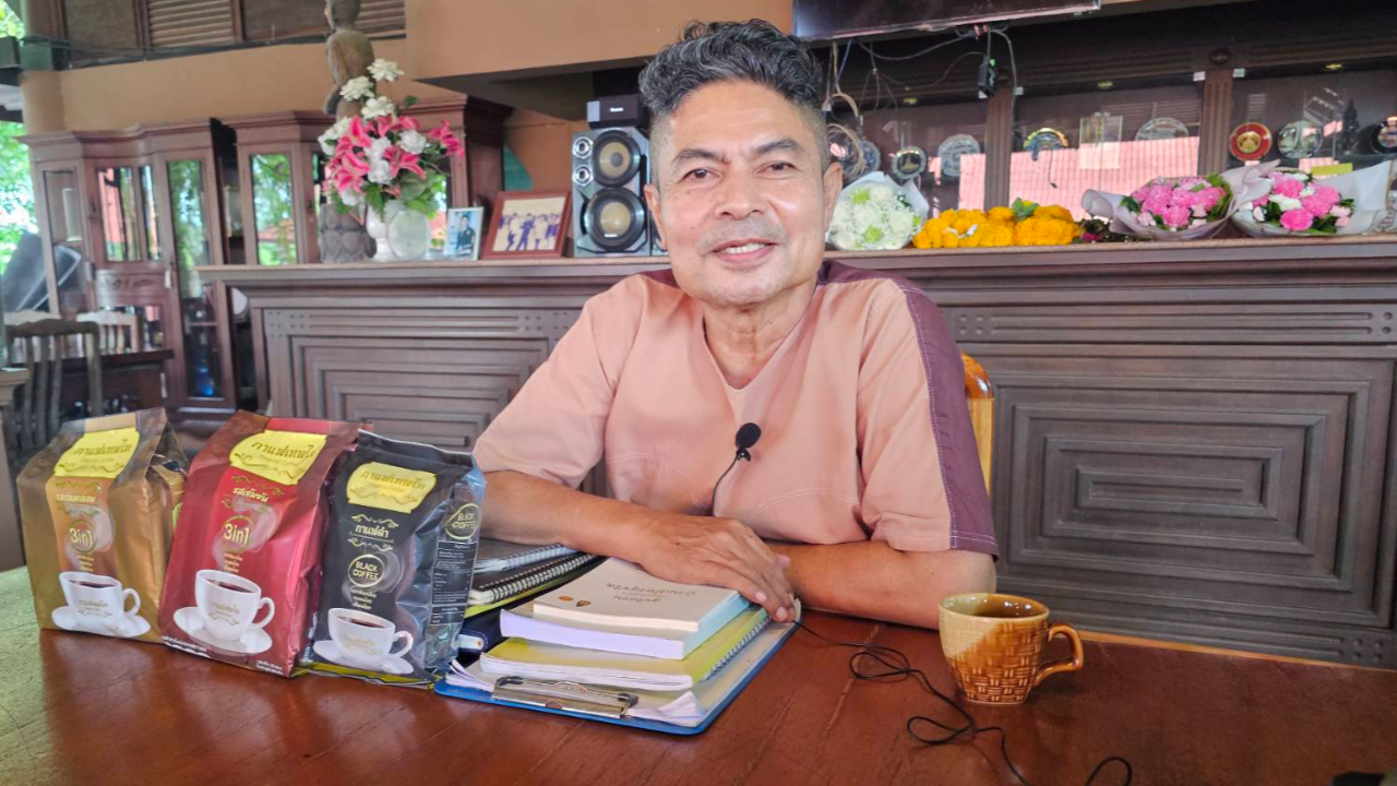 “เทพไท” หนุน 4 คนในครอบครัวเล่นการเมืองต่อ หลังพักโทษเดินหน้าขายกาแฟ-เขียนหนังสือ