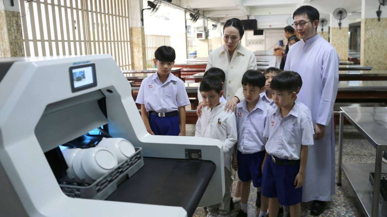 ต้นแบบความสะอาด "เซนต์ดอมินิก" นำ SMART HANDY มาใช้ เพื่อดูแลสุขภาพ นร.