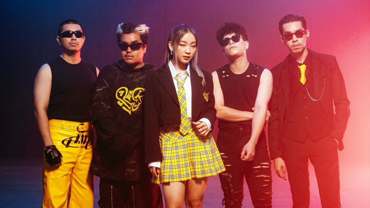 "เดอะ ไวเทส โครว X ฝ้าย 4EVE" ใน "I ROCK U" เพลงรักสไตล์ร็อก