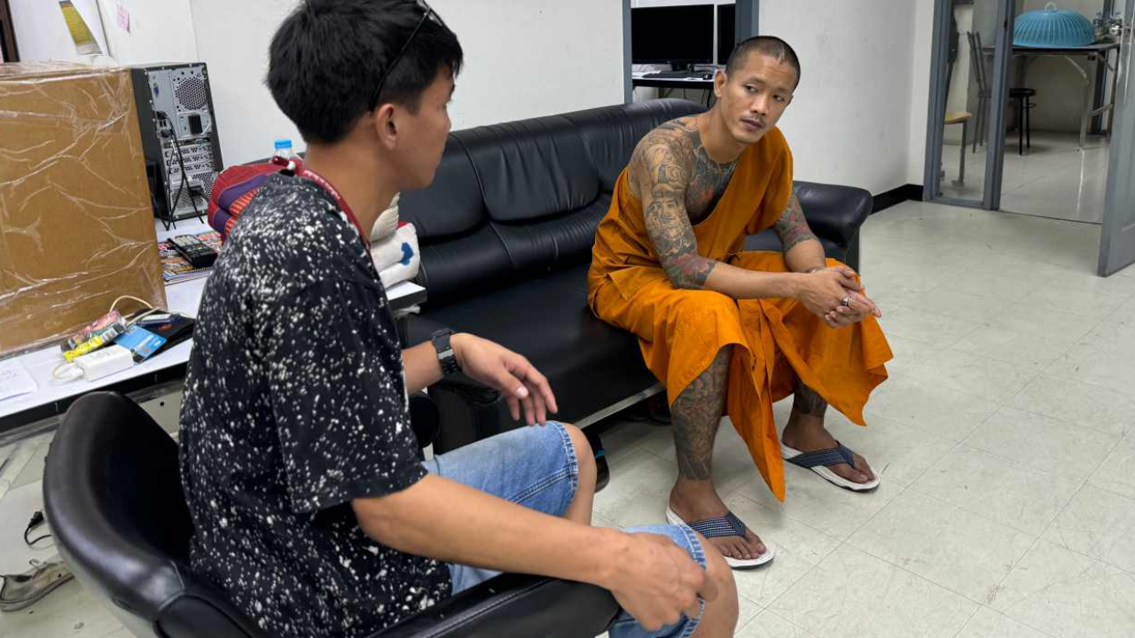 หลวงพี่มีปืนเถื่อน คิดจะบวชไม่สึก เลยพกจะไปฝากน้องเก็บไว้ 