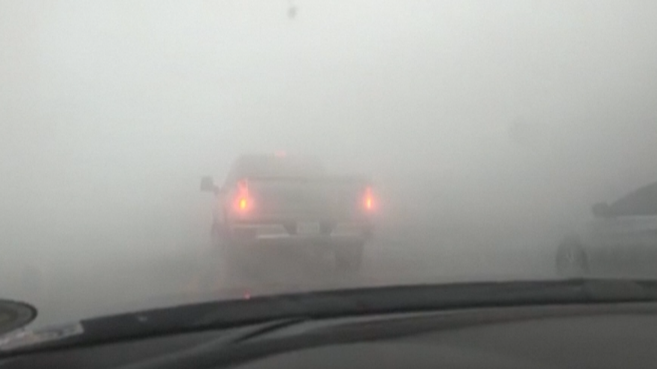 หมอกลงจัดในสหรัฐฯ ทำรถชนระนาวอีกครั้งในรอบไม่ถึง 1 เดือน (คลิป)