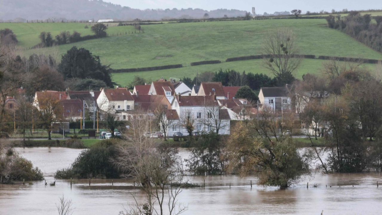 ฝรั่งเศสอ่วม ประสบภัยน้ำท่วม อพยพประชาชน เตือนภัยสูงสุดกว่า 100 เมือง