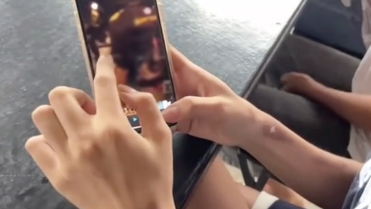 ฟัง 2 ฝ่าย สาวเขม่นกันในไลฟ์ ลุกลามถึงขั้นนัดเคลียร์ เรื่องไม่จบต้องตบล้างแค้น