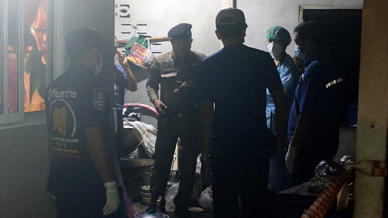 ผัวหึงโหดซ้อมเพื่อนเมีย ก่อนคว้าขวานจามหน้าดับ เหตุคิดว่าเป็นกิ๊กกัน