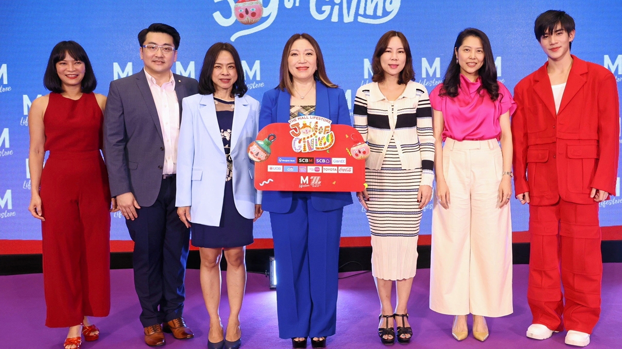 "วรลักษณ์ ตุลาภรณ์" ส่งความสุขรับคริสต์มาส ฉลองตลอดสิ้นปี