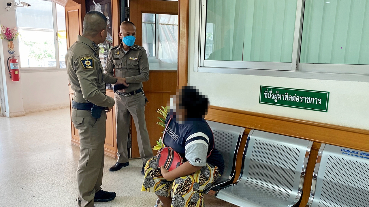 ล็อกสาวบัญชีม้า แก๊งโกงเด็ก ม.6 ปัดทำธุรกรรมแบงก์ ตร.จ่อหมายจับอีก 5 คน