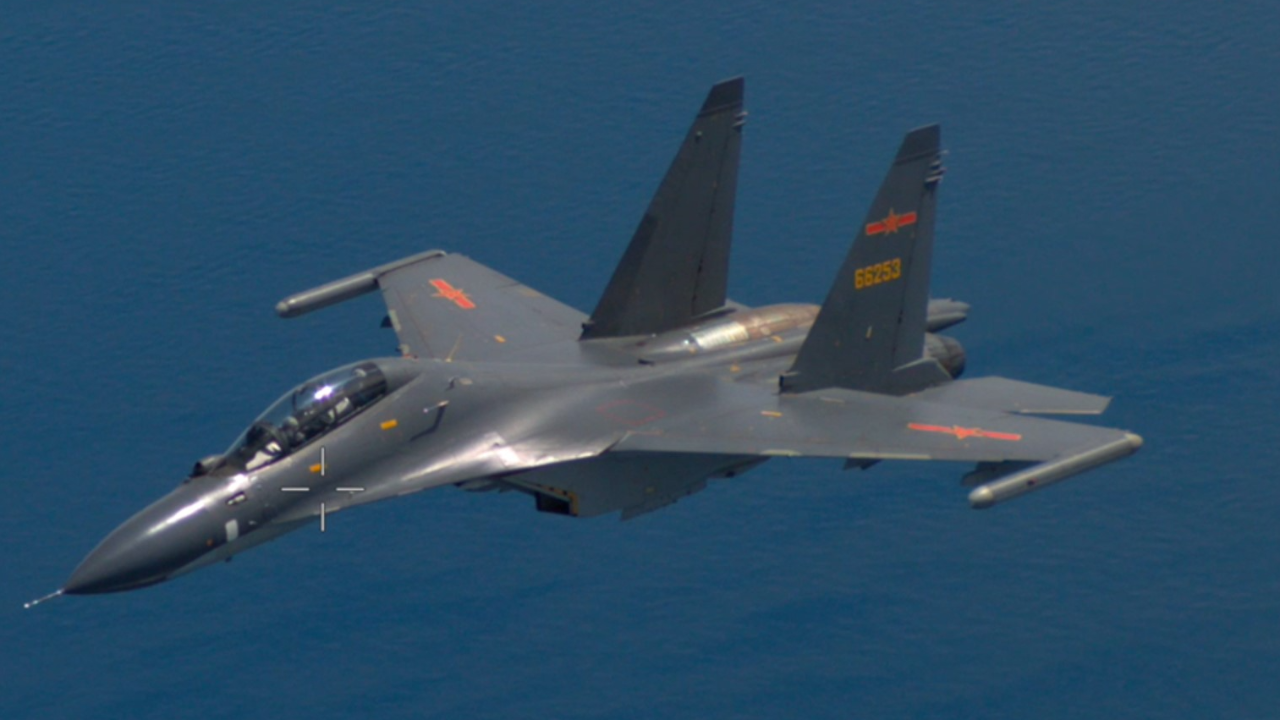 สหรัฐฯ โชว์คลิป โดนเครื่องบินรบจีน "คุกคาม" เหนือทะเลจีนใต้ กว่า 180 ครั้ง