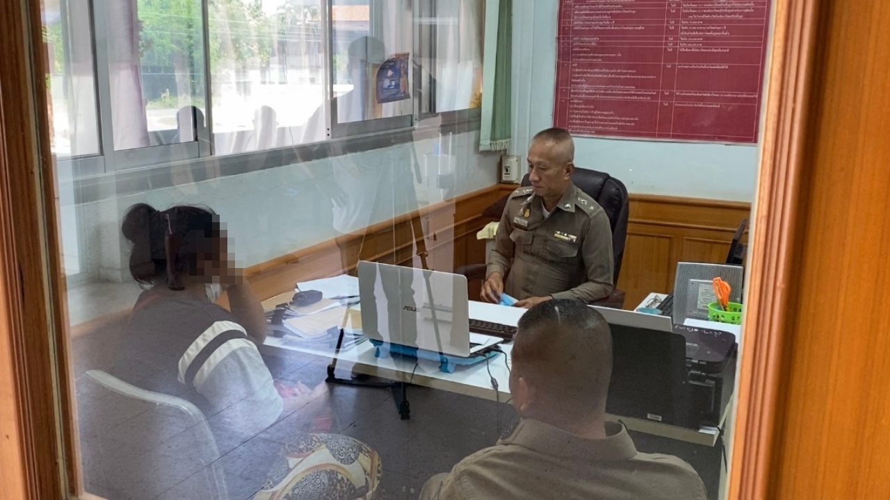 ตร.สอบเจ้าของบัญชีม้า เจ้าตัวยันร่ำไห้ ยันไม่เกี่ยวแก๊งหลอกขายไอโฟน สาว ม.6