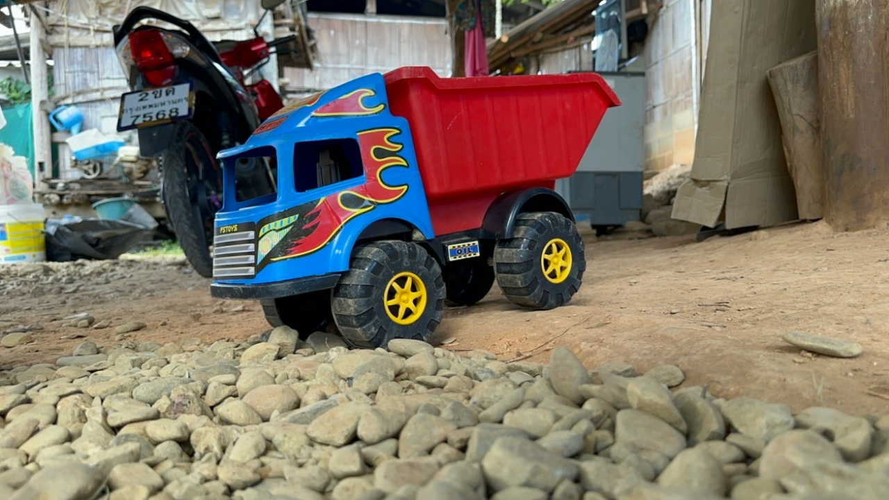 เมียหนุ่มม้งเหยื่อฮามาส ซื้อของขวัญวันเกิดให้ลูกชาย ตามที่สามีเคยสัญญาไว้ 