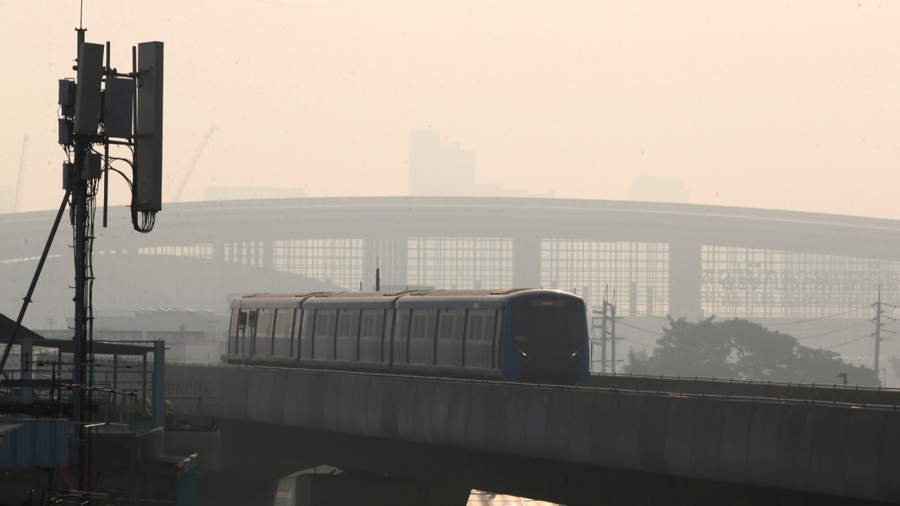 อัปเดตค่าฝุ่น PM 2.5 กทม. มีแนวโน้มลดลง แต่ยังเกินมาตรฐาน 22 พื้นที่
