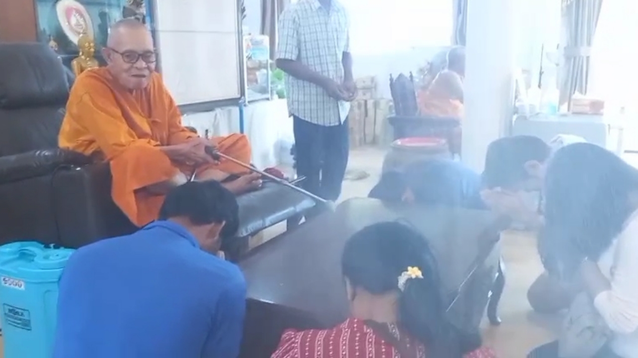 ลูกศิษย์ออกโรงป้อง หลวงปู่เฮง พ่นน้ำมนต์นาโน เพราะความจำเป็น หวังสังคมเข้าใจ